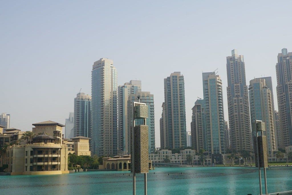 Gratte-ciel de Dubaï au bord de l'eau